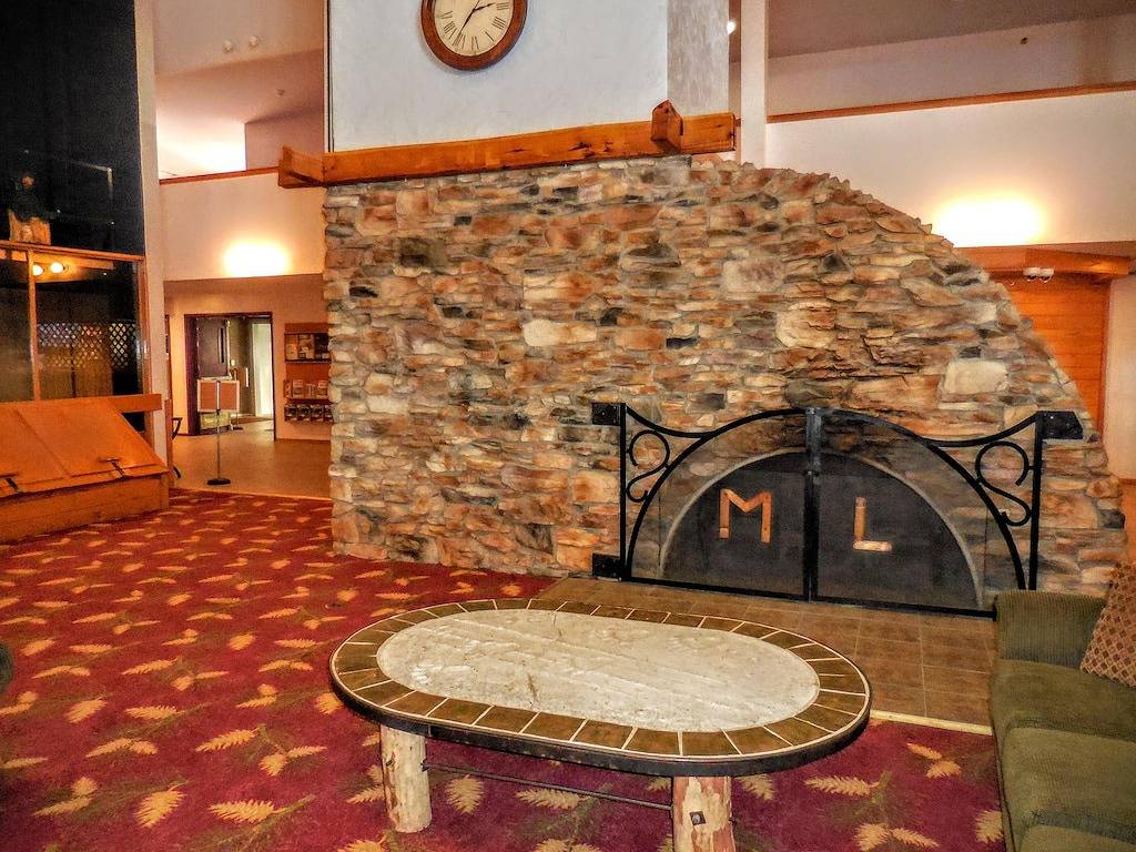 Ganze Wohnung, 1Br / 1Ba Gesichter Pisten Erster Stock Parken Wi-Fi Village! Kein Aufzug in Snowshoe, Greenbrier River