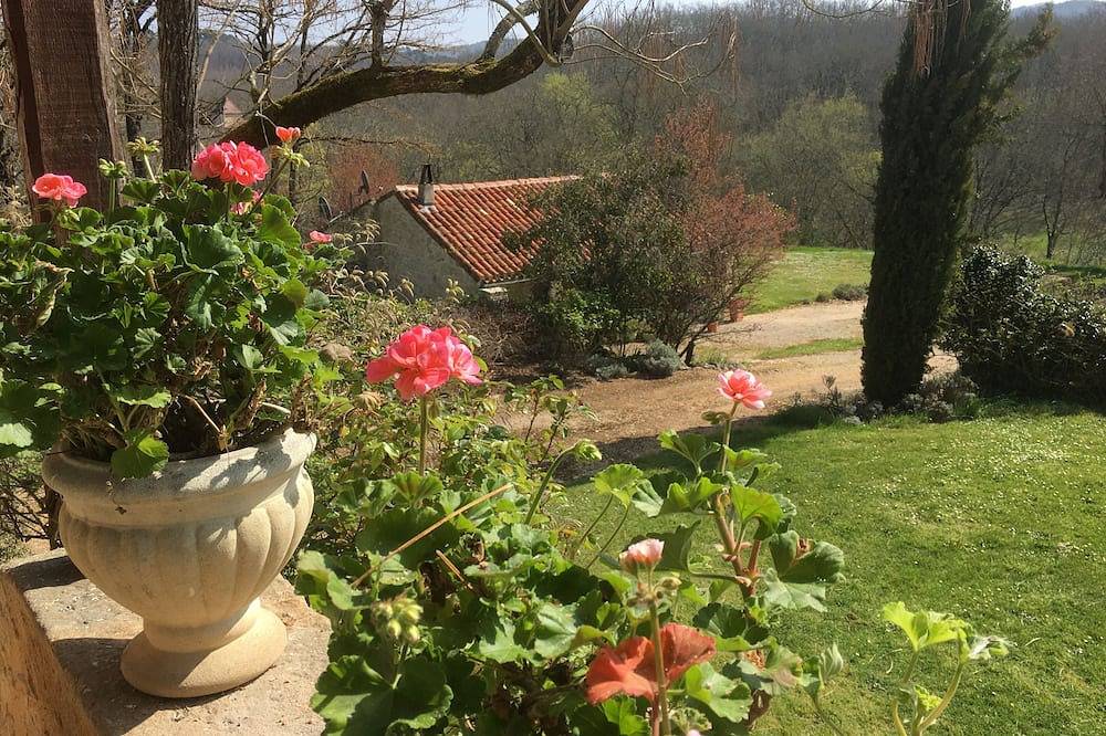 Charmant authentiek gezellig huisje in het hart van het platteland van Quercy in Mauroux, Lot