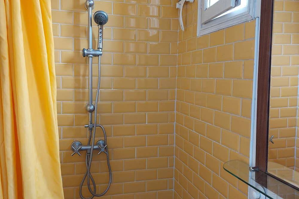 Entire apartment, Apparently not overlooked Very quiet and bright in Vitry-sur-Seine, Val-de-Marne