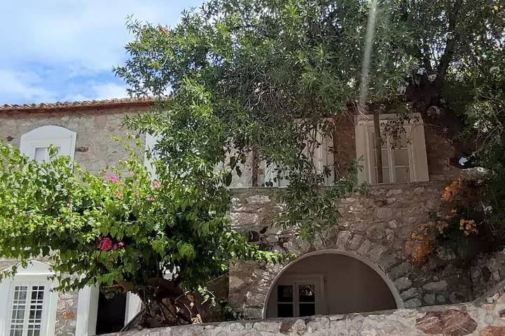 Maison d'été traditionnelle d'Alex in Hydra