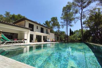 Location de vacances pour 10 personnes, avec jardin, animaux acceptés à Assas (Hérault)