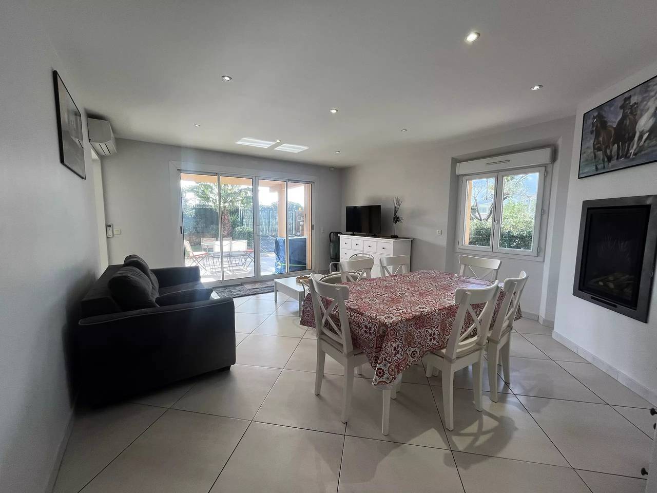 Appartement entier, Rez de chaussée de maison, direct plage, grand T4 in Fréjus Plage, Fréjus