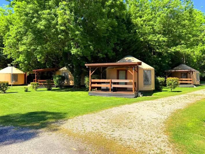 Location de vacances pour 2 personnes, avec Terrasse et Jardin ainsi que Piscine et Vue à Lauzerte