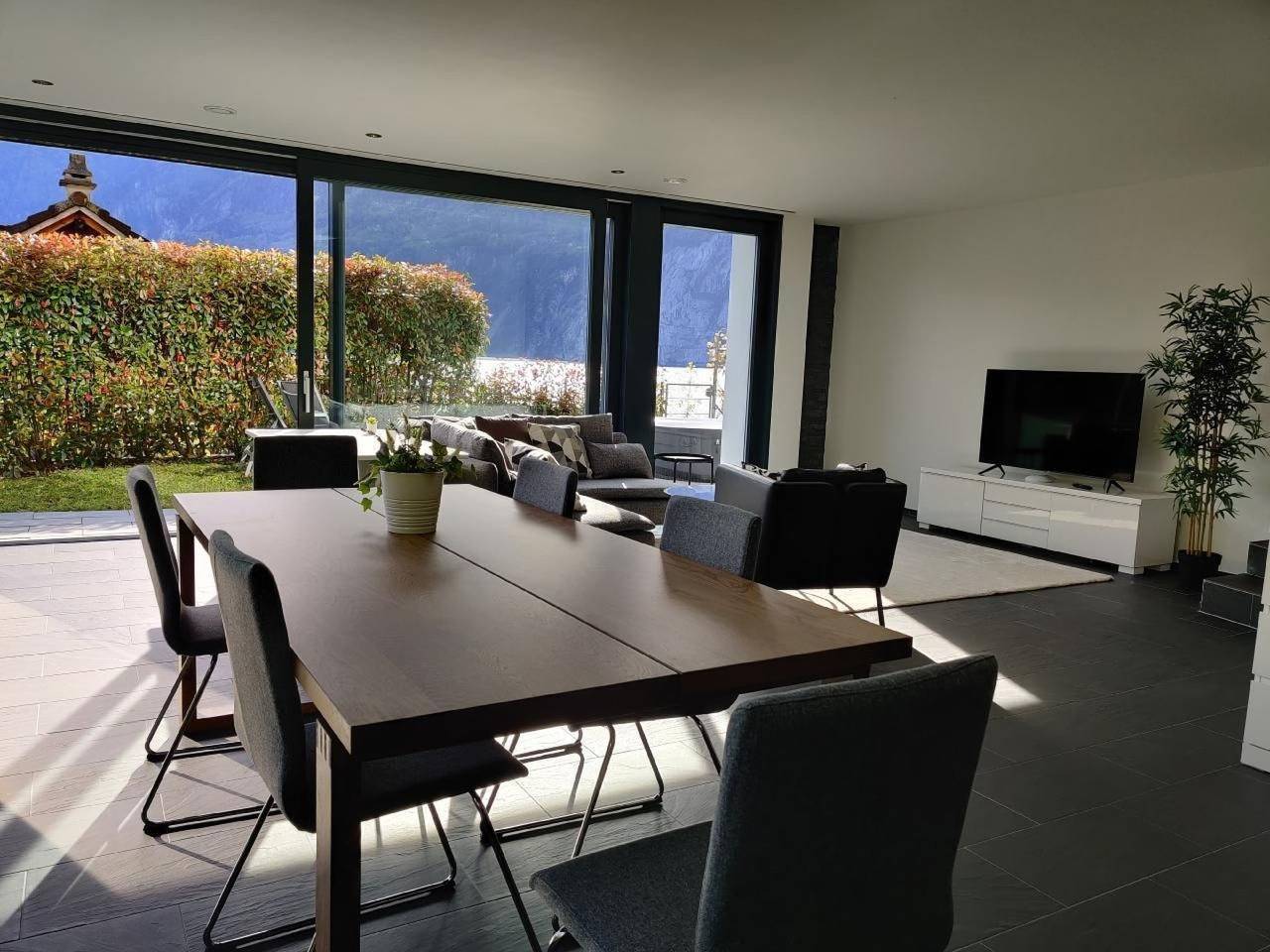 Villa am See 1 / Beach House in Lake Lucerne