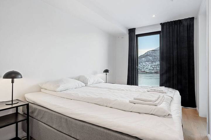 Ganze Wohnung, Arctic Panorama Waterfront Apartment in Tromsø