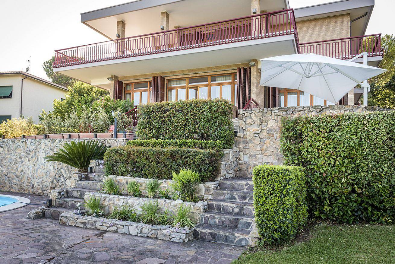 Apartamento entero, Mia House Garden - Macerata, portion of a villa with swimming pool in Macerata, Provincia de Macerata