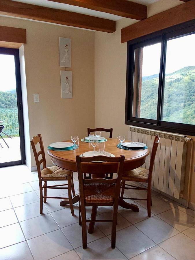 Location de vacances pour 4 personnes, avec vue ainsi que jardin et terrasse, animaux acceptés à Castelnau-Pégayrols - 2