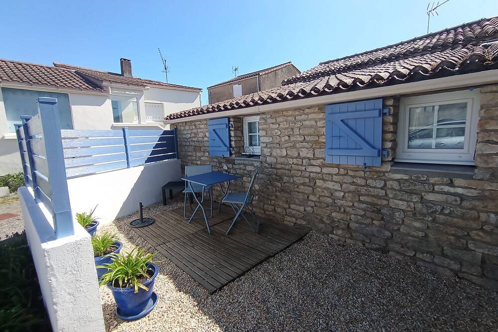 Maisonnette à proximité du centre ville de Jard sur Mer in Jard-sur-Mer, Vendée