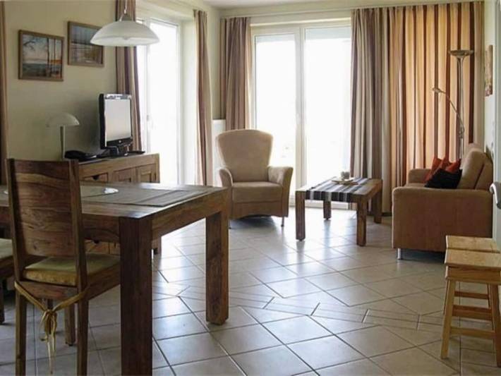 Ferienwohnung für 4 Personen, mit Balkon und Terrasse sowie Pool und Sauna an der Müritz