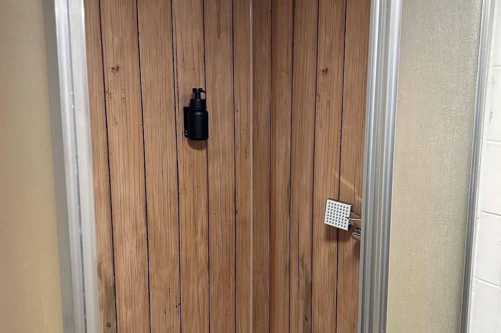 Ganze Wohnung, Klimatisierte Dachgeschosswohnung.Geeignet für Messebesucher sowie Familien. in Monheim am Rhein, Kreis Mettmann