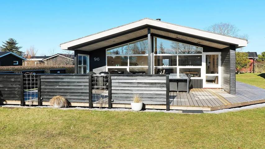 Ferienhaus für 7 Personen, mit Terrasse und Garten in Øster Hurup