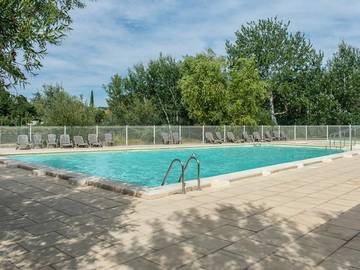 Gîte pour 8 personnes, avec bassin pour enfant à Saint-Saturnin-lès-Avignon
