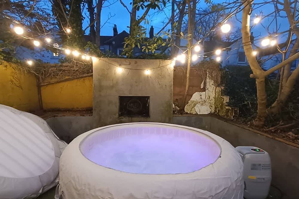 Ganze Wohnung, Hot Tub Emerald Escape - Private Garden & Free Parking in Cardiff, Cardiff und Umgebung