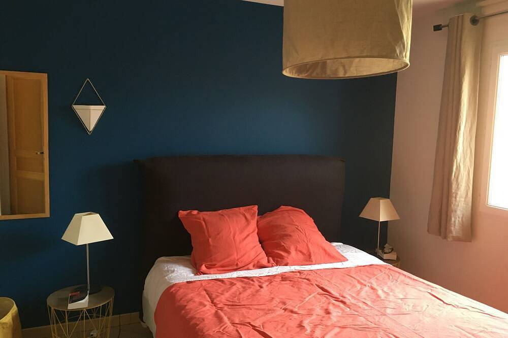 Pleasant air-conditioned family home with swimming pool and garden in Caumont-sur-Durance, Vaucluse