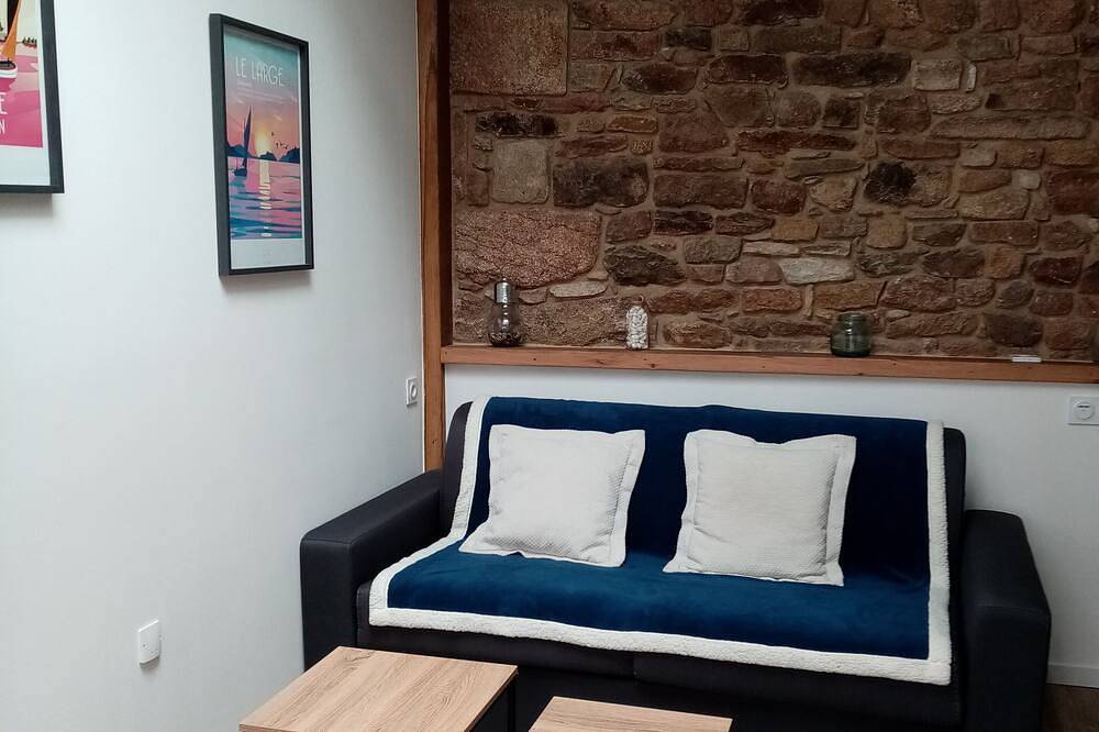 Appartement entier, Pretty T2 On The Ground Floor, Independent, Quiet, Refurbished, With Terrace in Hennebont, Région de Lorient