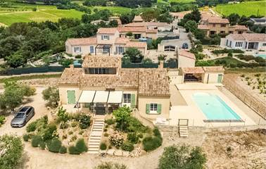 Gîte pour 8 personnes, avec terrasse ainsi que jardin et piscine à Saint-Maurice-sur-Eygues