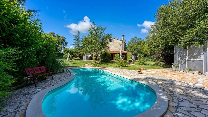 Ferienhaus für 6 Personen, mit Pool und Garten, mit Haustier