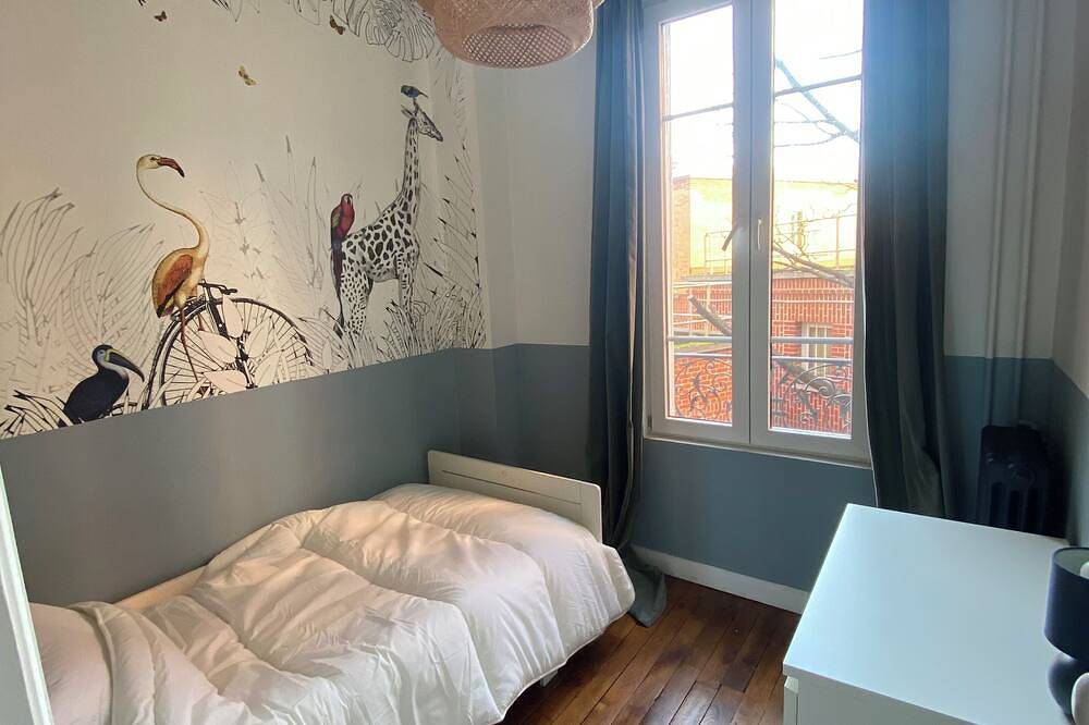 House Paris La Défense, 15 minutes from Saint Lazare in Asnières-sur-Seine, Hauts-de-Seine