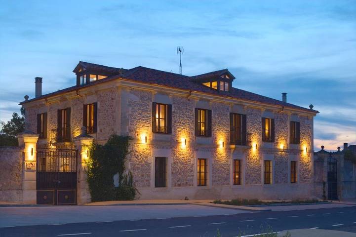 Hôtel pour 6 personnes, avec jacuzzi ainsi que terrasse et jardin - 1