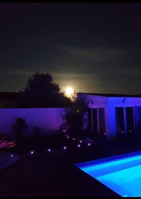 Location de vacances pour 8 personnes, avec jardin ainsi que terrasse et piscine à Andilly - 2