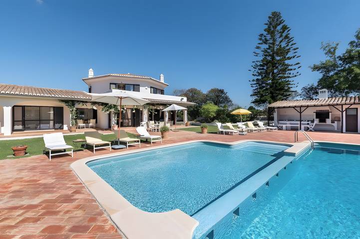 Villa für 12 Personen, mit Balkon und Garten sowie Kinderpool