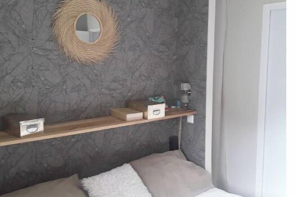 Contemporary house in quiet country setting. in Yssingeaux, Alto Loira