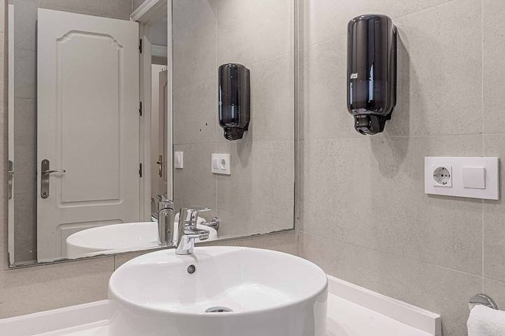 Appartement entier, Recaredo 7 , N° 1 - two bedrooms in Casco Antiguo, Séville