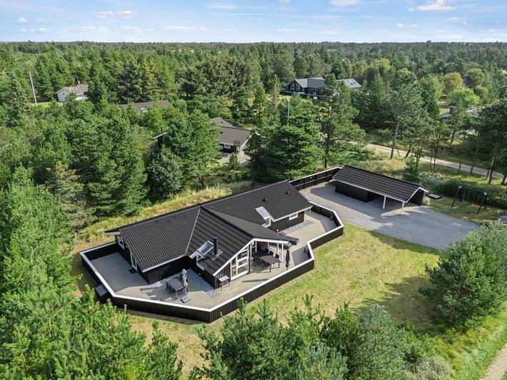 Ferienhaus für 8 Personen, mit Whirlpool und Terrasse sowie Sauna in Tirpitz Museum (Oksby)