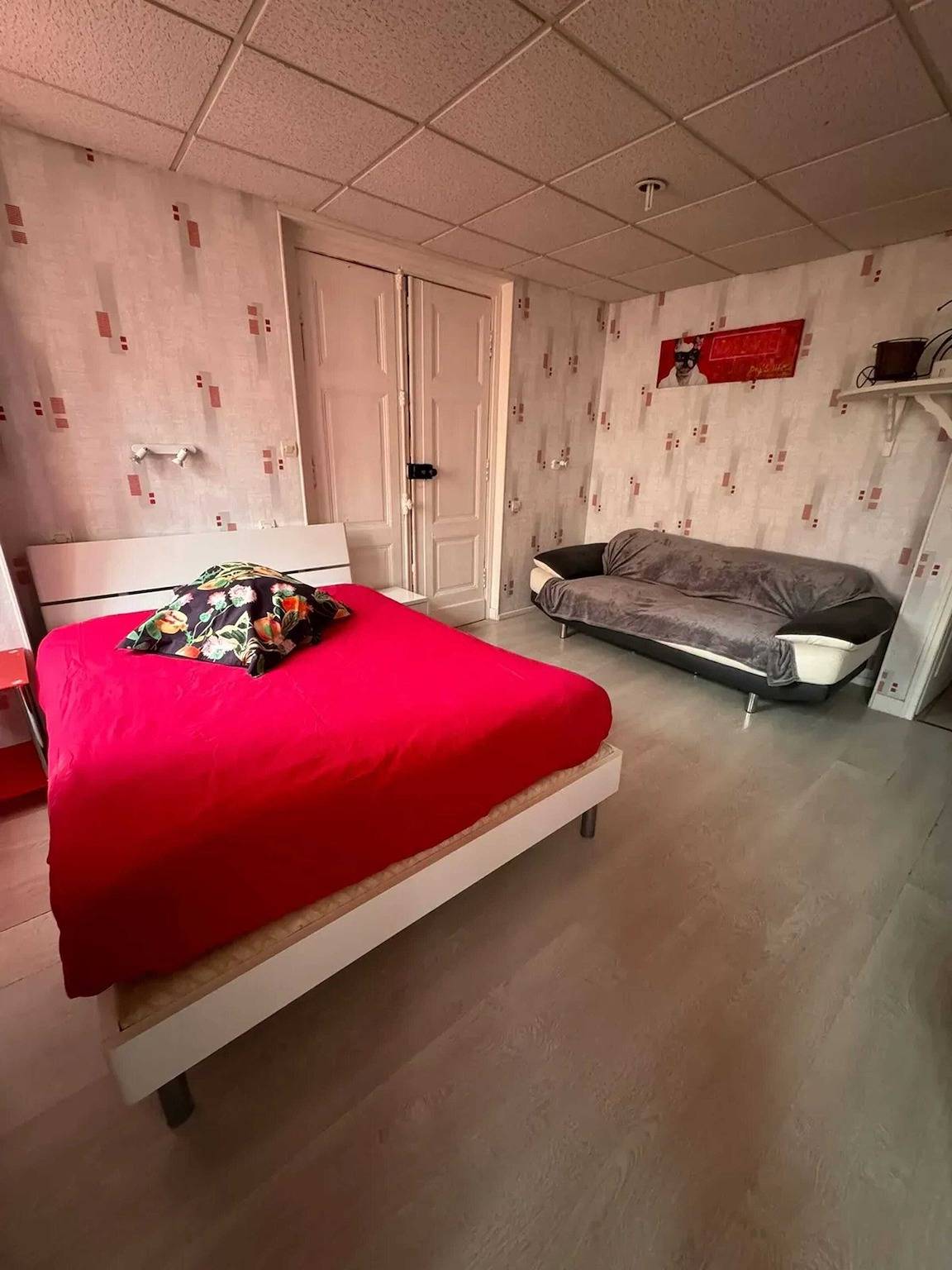 Estudio entero, Estudio encantador en Néris-les-Bains - 25 m² con terraza in Néris-les-Bains, Región de Montluçon