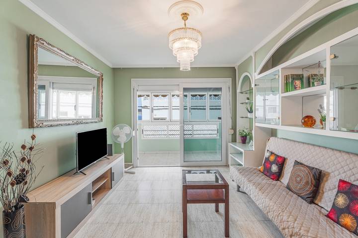 Ganze Wohnung, Ferienwohnung 'Ceyla 214' mit Meerblick, privater Terrasse und Wlan in Playa de las Américas, Arona