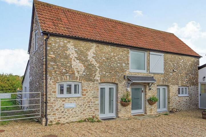 Cottage for 8 people, with garden and hot tub, with pets in Somerset
