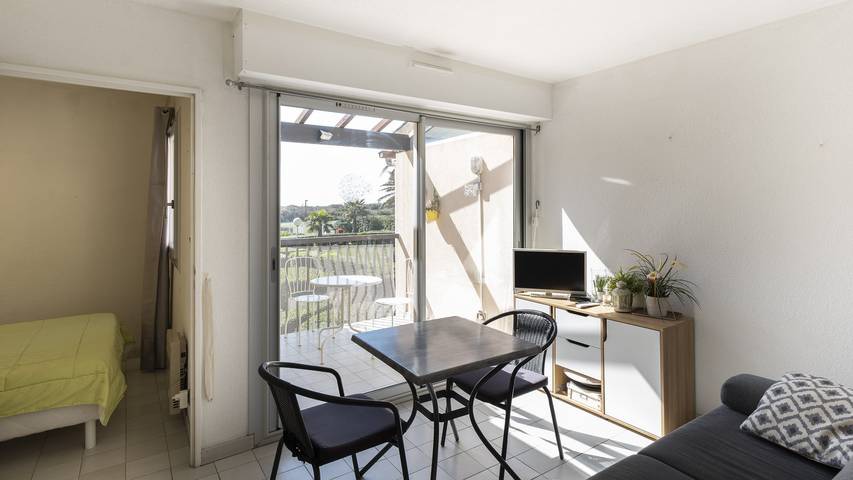 Gîte pour 4 personnes, avec terrasse et piscine dans Plage Richelieu