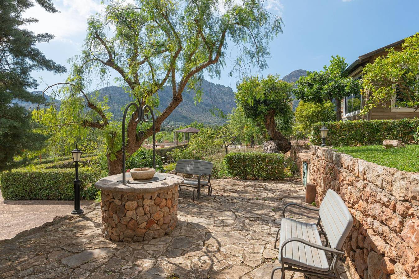 Elegant Stay with Views, Bbq, Pool & Sun Terrace in Buñola, Mallorca Oeste