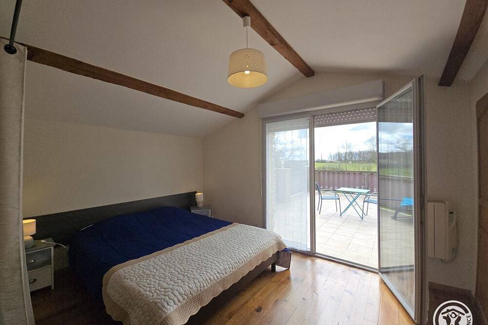 Gîte avec étang privé, piscine partagée et Wifi en Dordogne in Naussannes, Périgord Pourpre