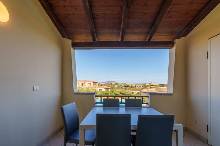 Gîte pour 4 personnes, avec balcon dans Loiri Porto San Paolo - 3