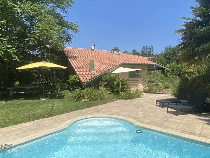 Location de vacances pour 4 personnes, avec terrasse ainsi que piscine et jardin à Castres - 2