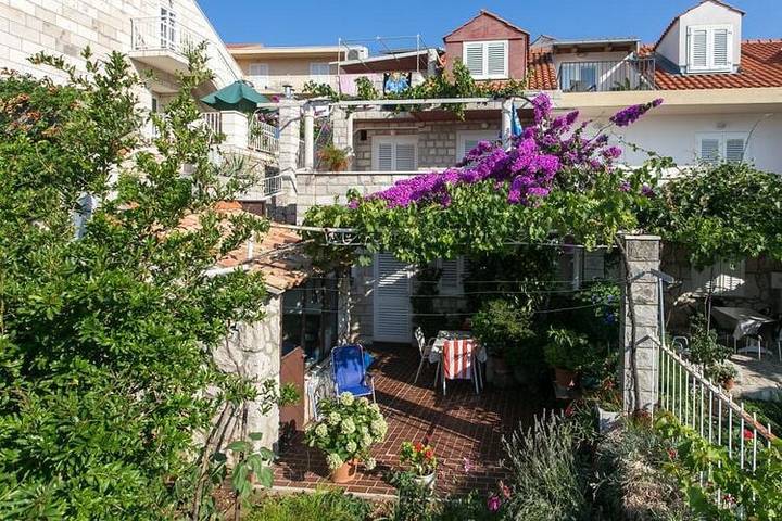Vacation rental for 2 people, with balcony, kid friendly in Dubrovnik