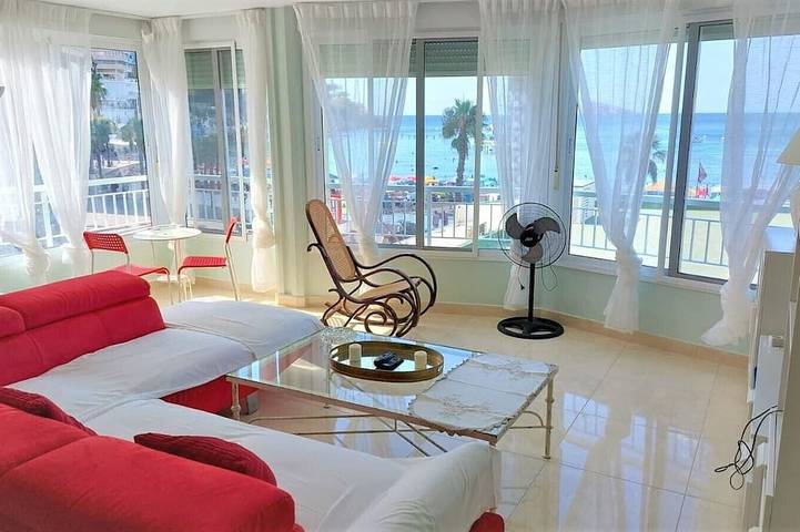 Affitto casa a 20 metri dalla spiaggia con aria condizionata, piscina e parcheggio in Playa de Levante, Costa Blanca