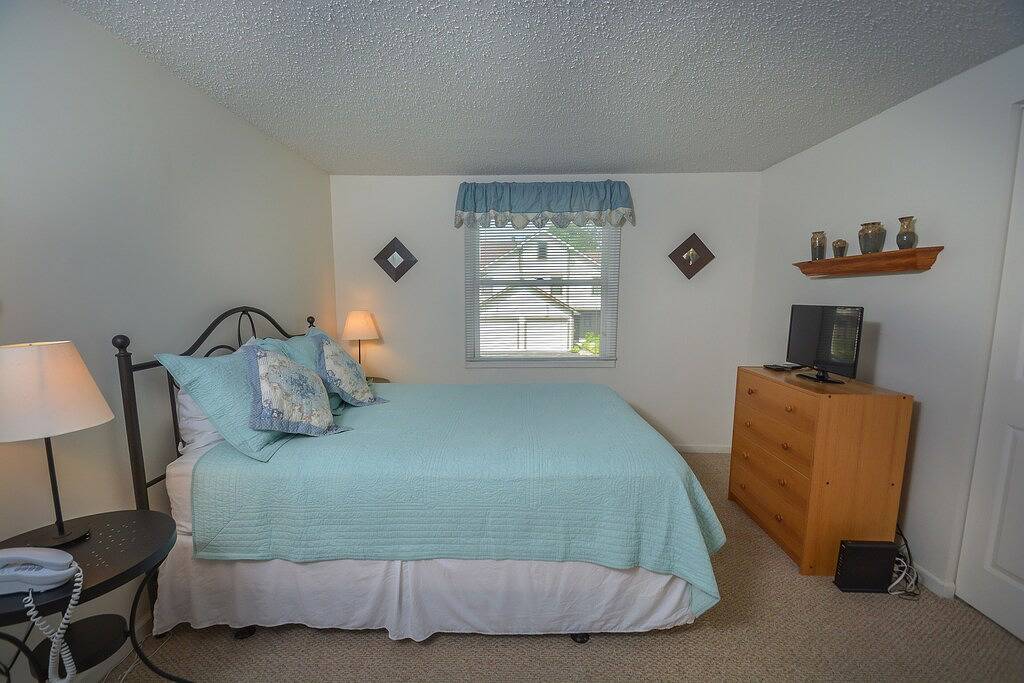 Fröhliche & Charmante 2 Schlafzimmer Eigentumswohnung mit Gemeinschaftshallenbad! in McHenry, Deep Creek Lake