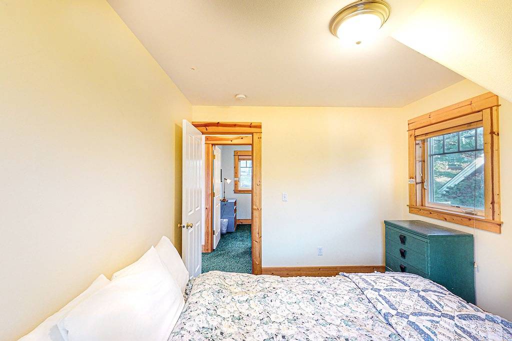 Geräumiges hundefreundliches Ferienhaus mit Garten - zu Fuß zum Strand! Hochzeiten begrüßen zu können! in Gearhart, Clatsop County