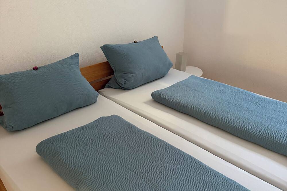 Ganze Wohnung, Klimatisierte Ferienwohnung in schöner Ortsrandlage in Heitersheim, Südschwarzwald