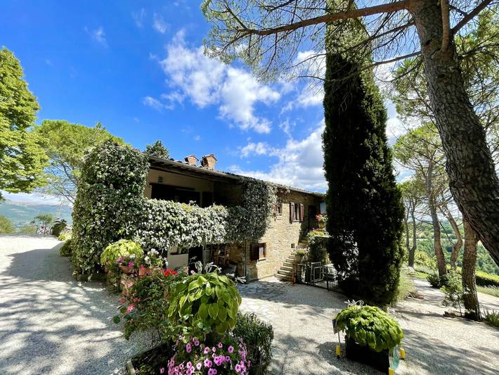 Ganze Wohnung, Ferienwohnung mit Pool und Blick auf Gubbio in Gubbio, Umbrien