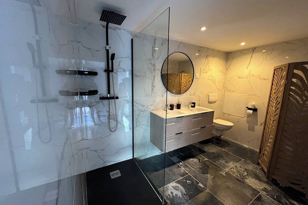 Entire apartment, J & J Home in Entraigues-sur-la-Sorgue, Vaucluse