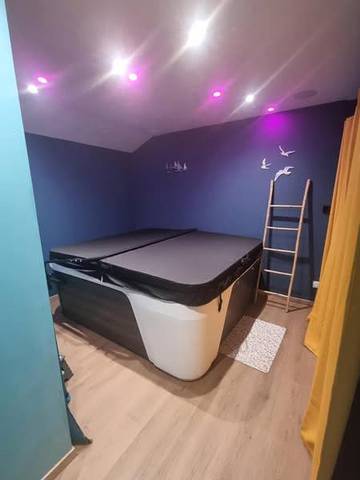 Gîte pour 6 personnes, avec jardin et jacuzzi à Mouzon