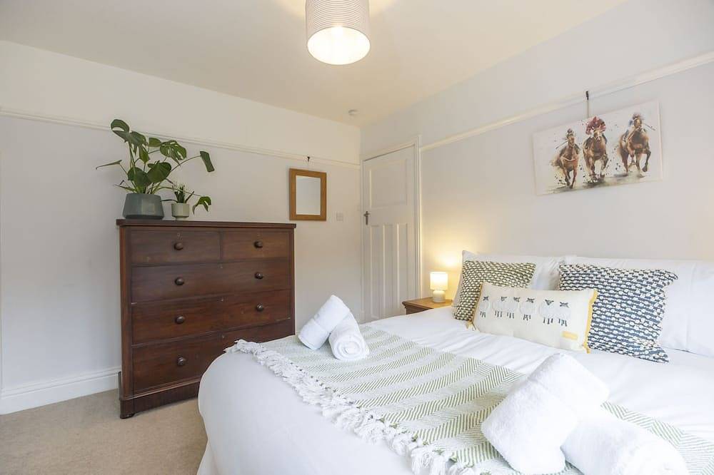 Lovely 2-Bed Home right by Cheltenham Race Course in Cheltenham, Gloucestershire