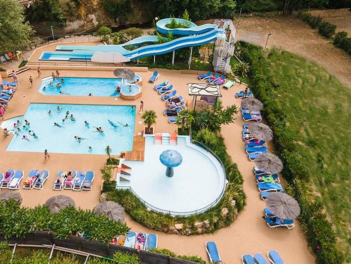 Wohnwagen für 4 Personen, mit Kinderpool