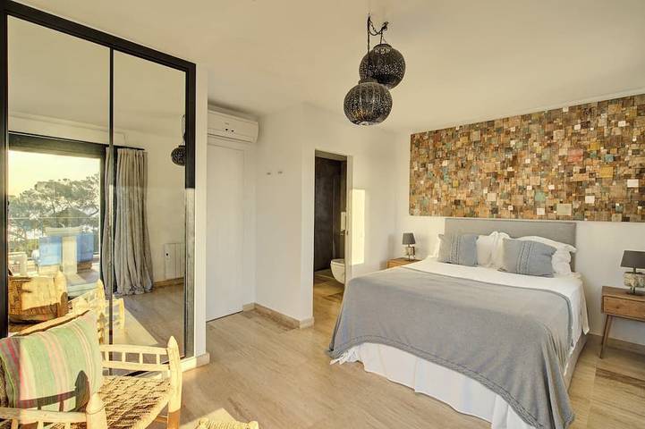 Luxusvilla mit Pool und Meerblick, 5 Minuten zu Fuß zum Strand in Cala Vedella, Sant Josep de sa Talaia