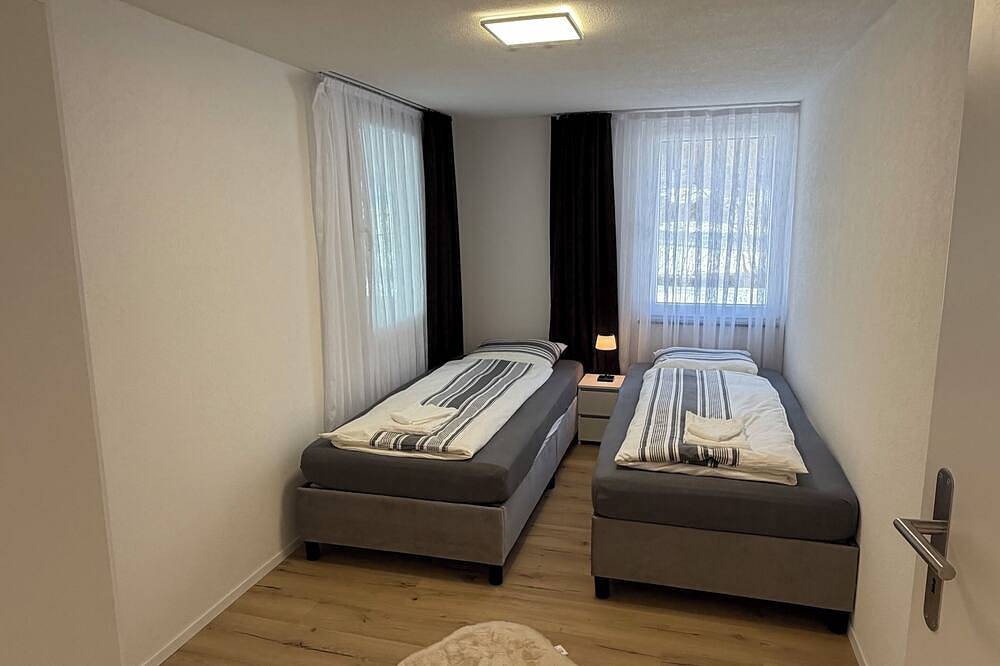 Ganze Wohnung, Frisch renovierte Ferienwohnung mit Alpenblick in Kandergrund, Frutigen - Lenk - Adelboden