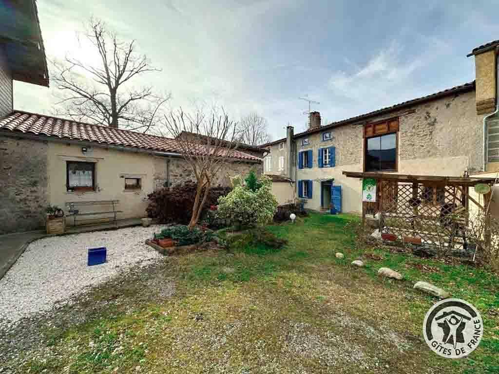 Gîte Terra Médiane in Serres-sur-Arget, Parc naturel régional des Pyrénées ariégeoises