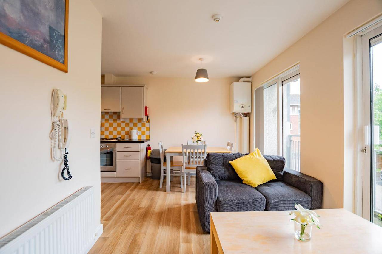 Entire apartment, Four-Bedroom Apartment in Limerick, County Limerick